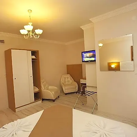 Parlak Hotell 3*