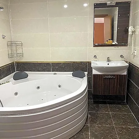 Parlak Hotell 3*